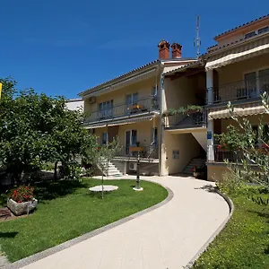 https://apartments-maria-porec-52440.in-istria.net