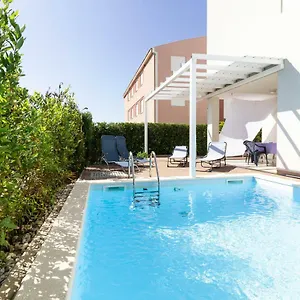 https://apartment-with-private-pool-privlaka-zadar.hotelinzadar.com