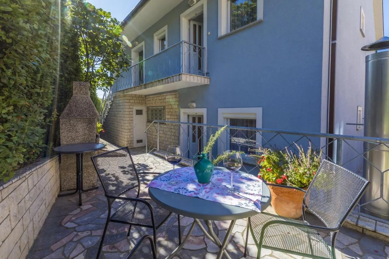 Blue Pearl Apartments Crikvenica 0*,